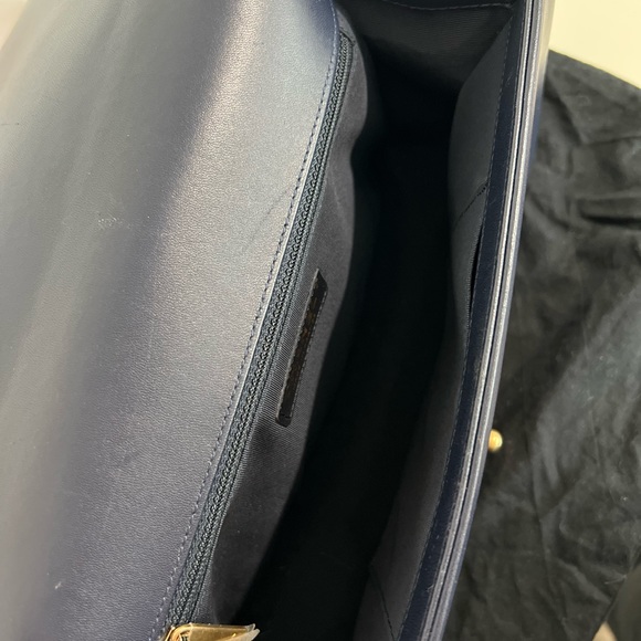 CHANEL Le Boy Medium - Picture 7 of 12